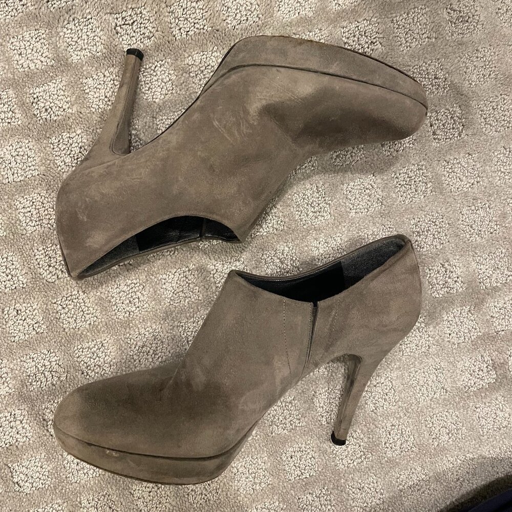STUART WEITZMAN Suede Cover‎ Up Botties Platform Heels Fog size 8